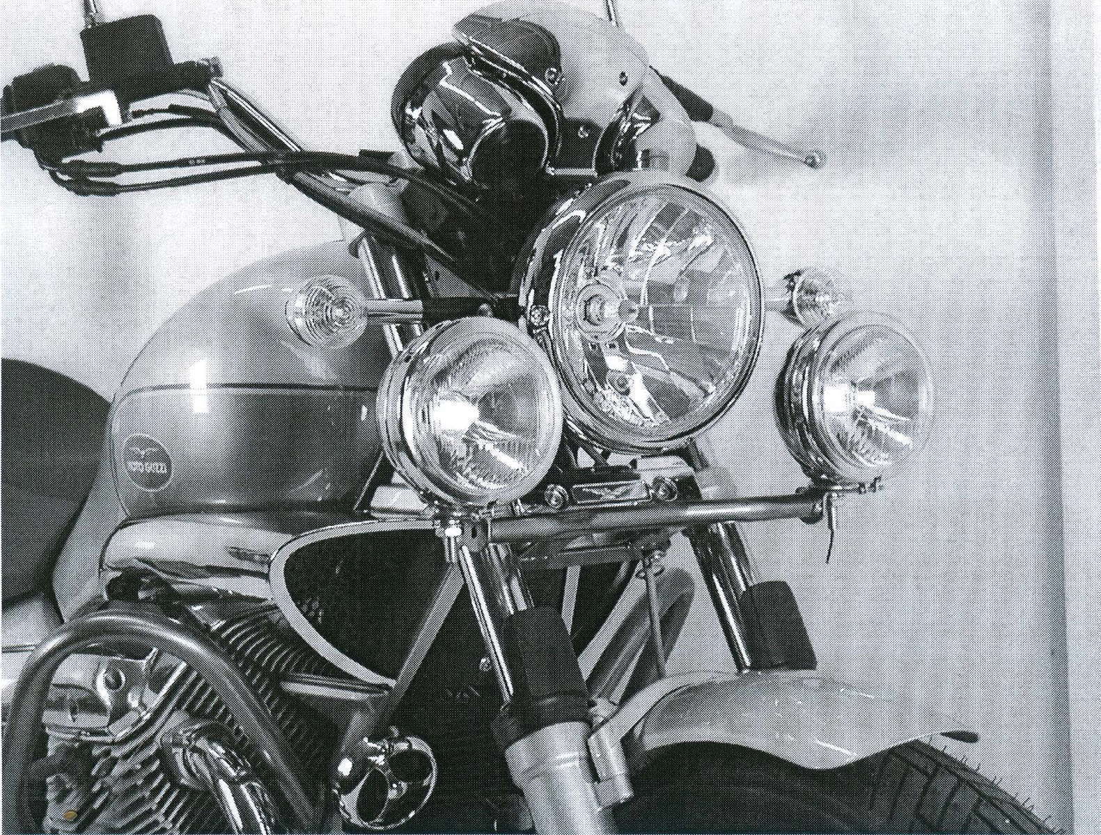 Twinlight Zusatzscheinwerferset (Fernlicht) inkl. Halter und Kabel chrom für Moto Guzzi Nevada Classic V 750 ie/Aquilia Nera (2004-2009)