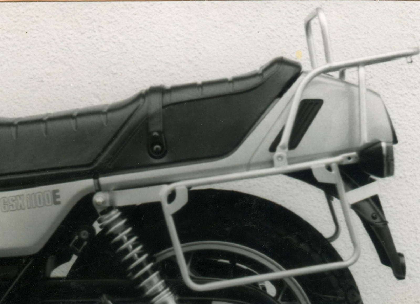 Komplettträgerset (Seitenkofferträger und Rohrgepäckbrücke Topcaseträger) schwarz für Suzuki GSX 750/1100 E (1980-1982)